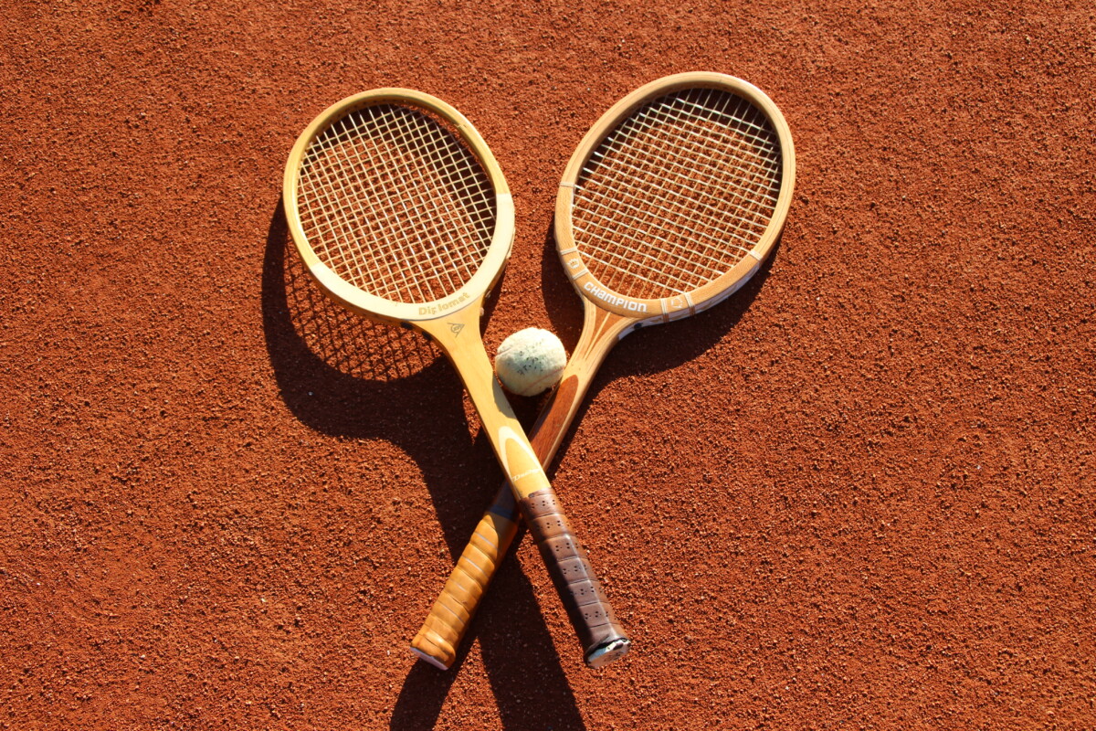 Alte Tennisschläger beim SV Arget